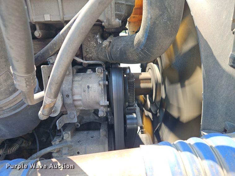 image for item EI3924 2010 Freightliner  Cascadia  semi truck