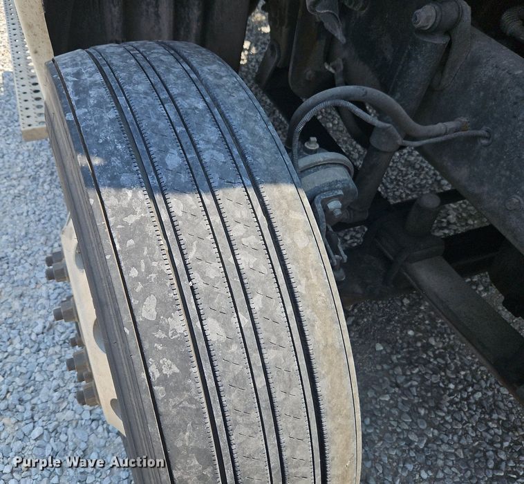 image for item EI3924 2010 Freightliner  Cascadia  semi truck