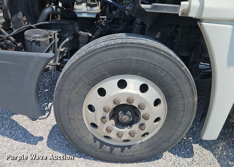 image for item EI3924 2010 Freightliner  Cascadia  semi truck