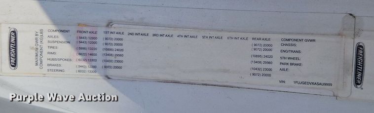 image for item EI3924 2010 Freightliner  Cascadia  semi truck