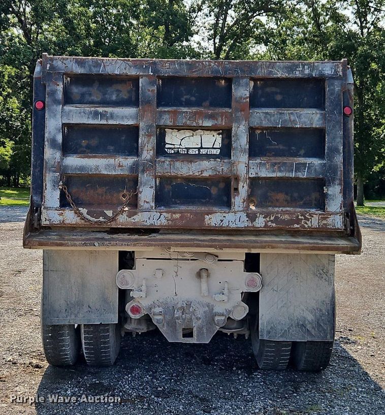 image for item EI3966 1995 Freightliner  FLD120 dump truck