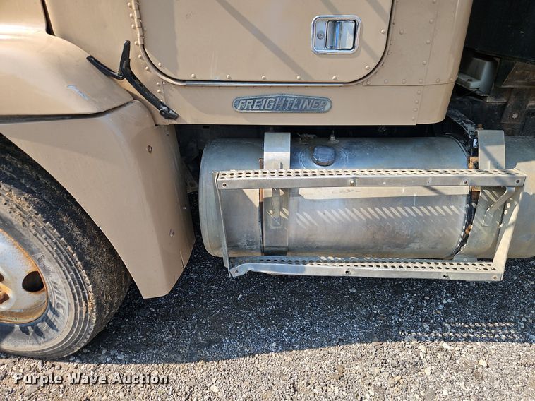 image for item EI3966 1995 Freightliner  FLD120 dump truck