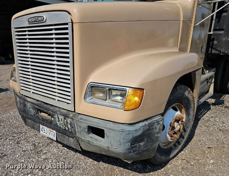 image for item EI3966 1995 Freightliner  FLD120 dump truck