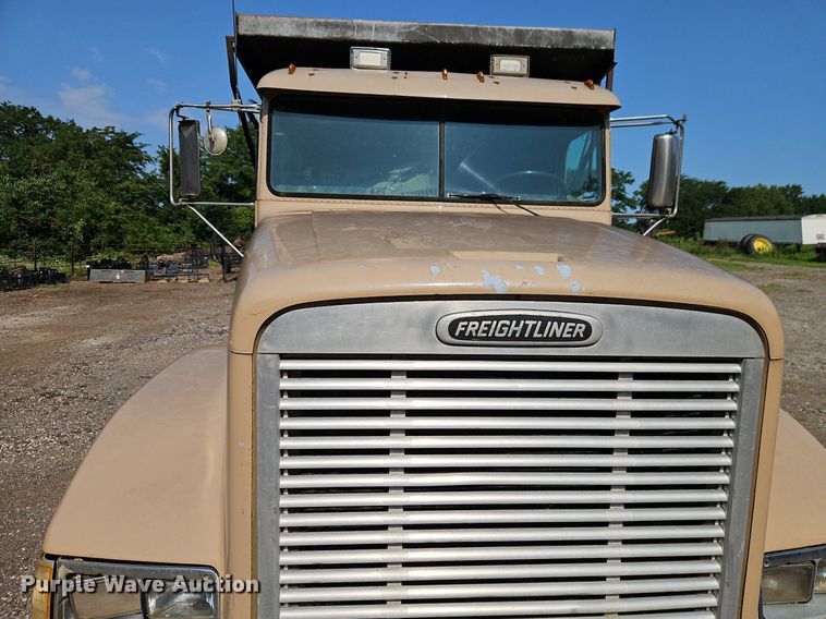 image for item EI3966 1995 Freightliner  FLD120 dump truck