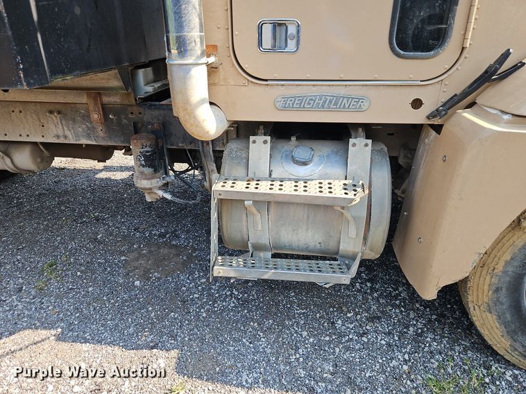 image for item EI3966 1995 Freightliner  FLD120 dump truck