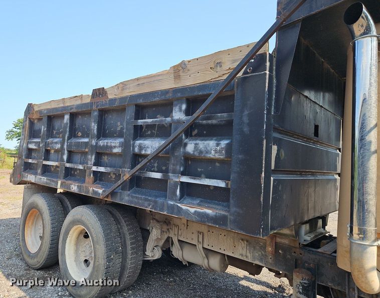 image for item EI3966 1995 Freightliner  FLD120 dump truck