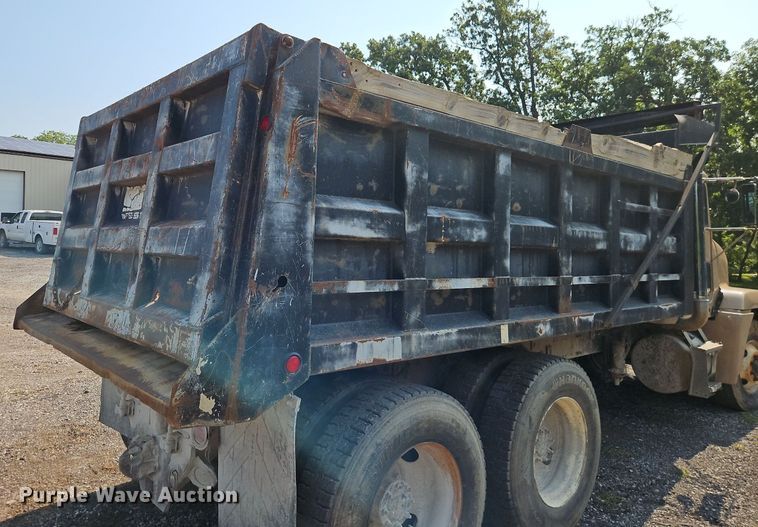 image for item EI3966 1995 Freightliner  FLD120 dump truck