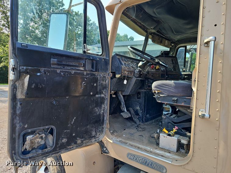 image for item EI3966 1995 Freightliner  FLD120 dump truck