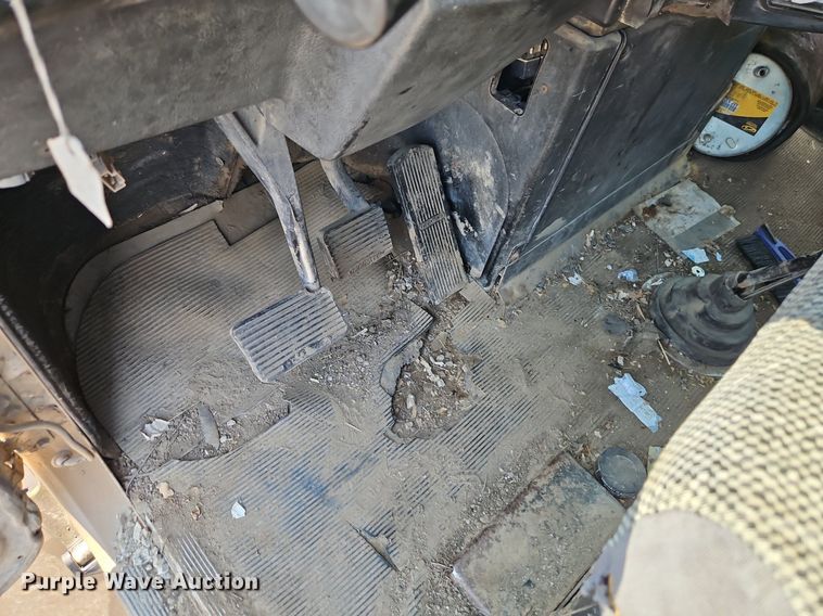 image for item EI3966 1995 Freightliner  FLD120 dump truck