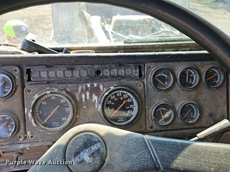 image for item EI3966 1995 Freightliner  FLD120 dump truck