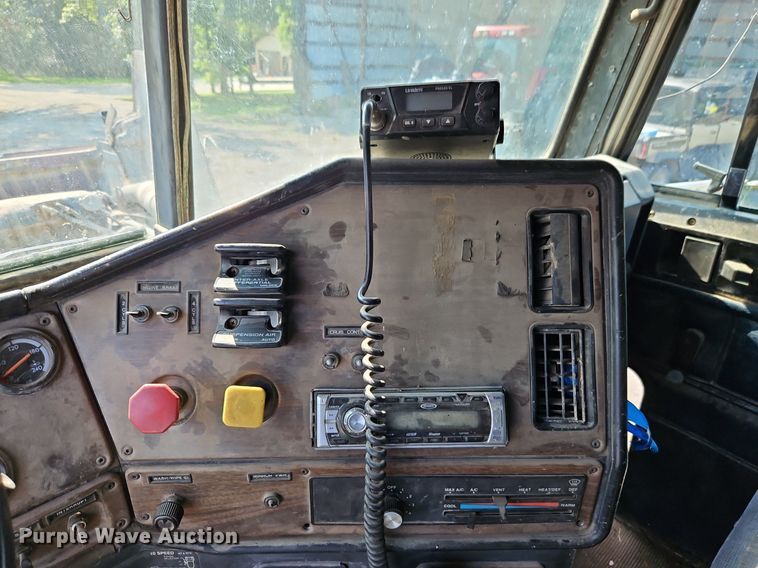 image for item EI3966 1995 Freightliner  FLD120 dump truck