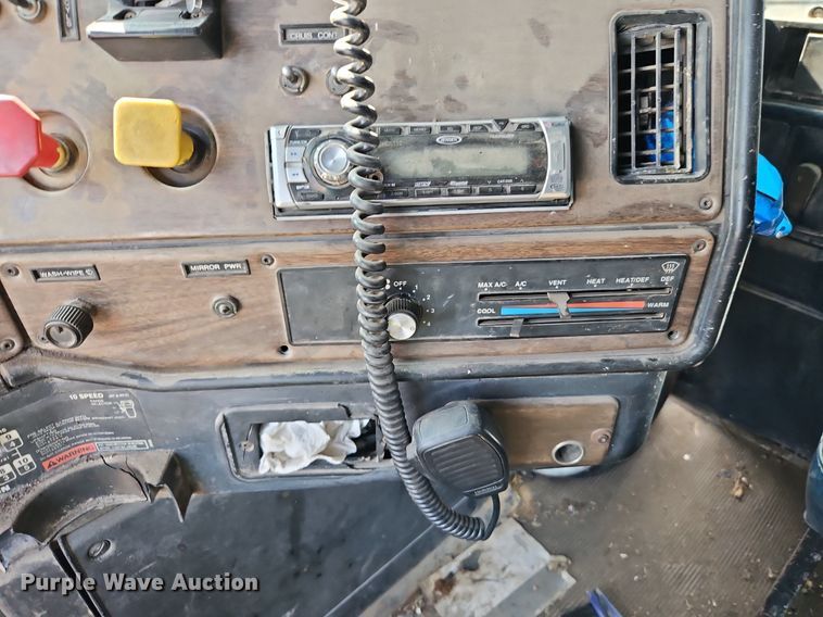 image for item EI3966 1995 Freightliner  FLD120 dump truck