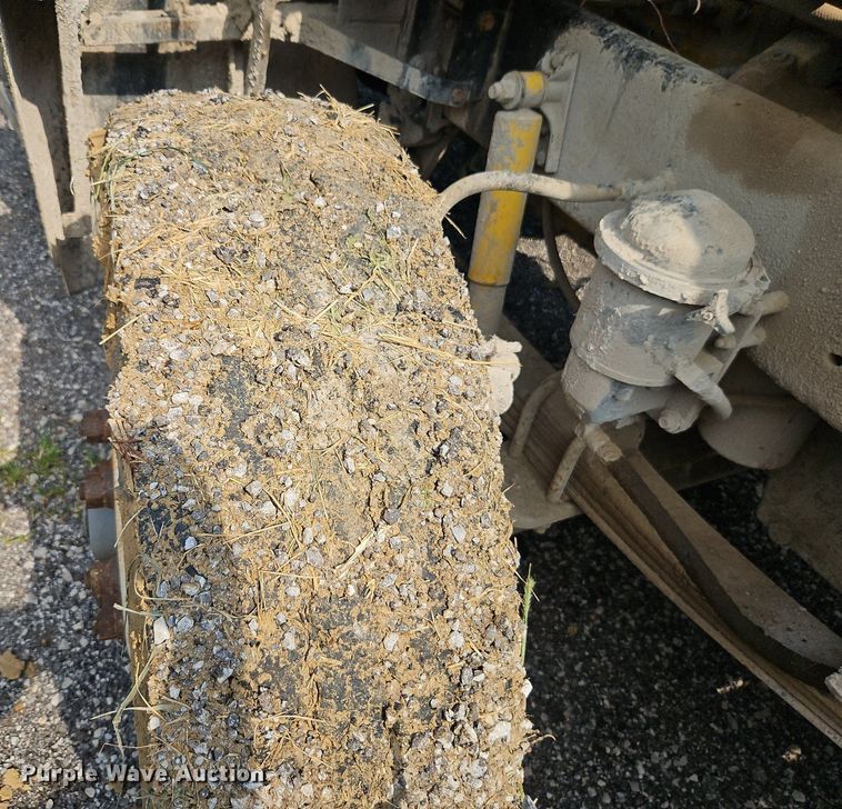 image for item EI3966 1995 Freightliner  FLD120 dump truck