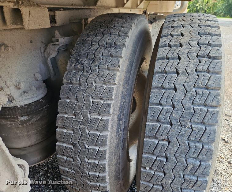 image for item EI3966 1995 Freightliner  FLD120 dump truck