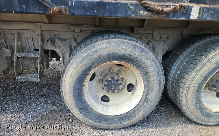 image for item EI3966 1995 Freightliner  FLD120 dump truck