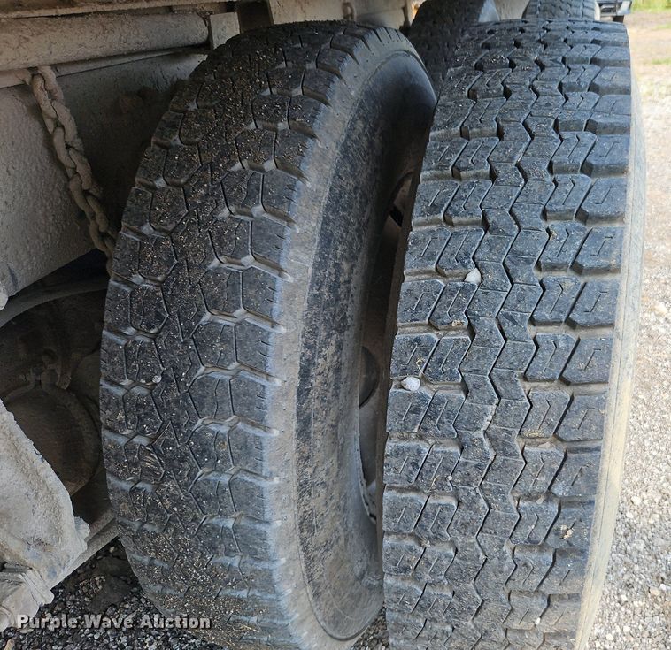 image for item EI3966 1995 Freightliner  FLD120 dump truck