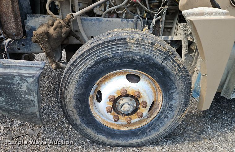 image for item EI3966 1995 Freightliner  FLD120 dump truck