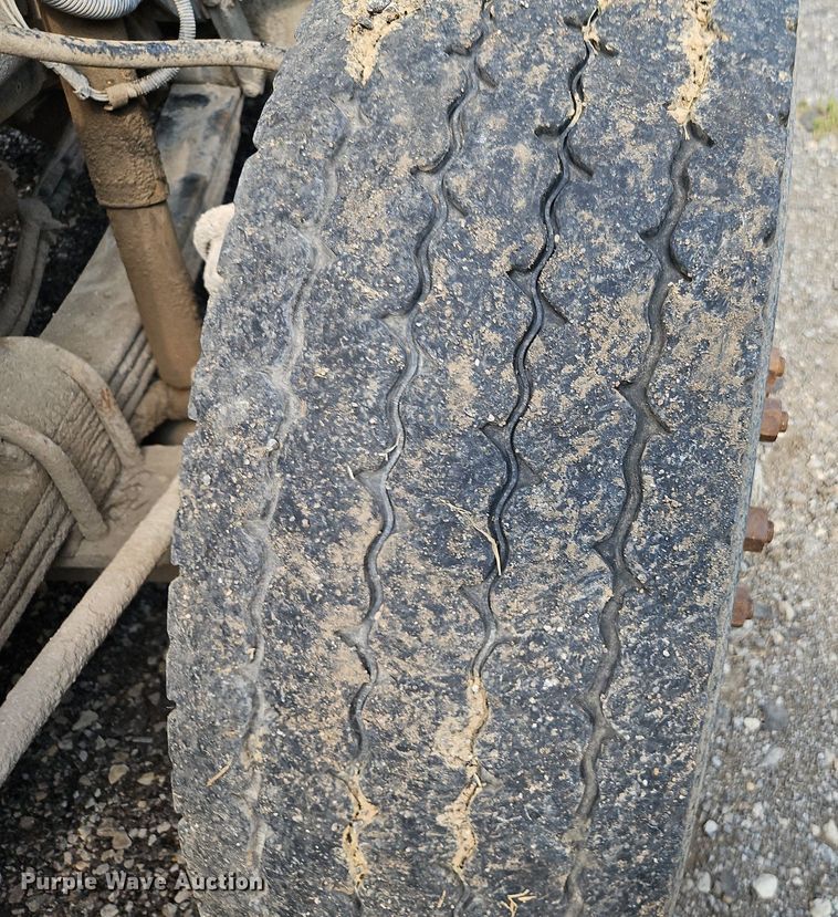 image for item EI3966 1995 Freightliner  FLD120 dump truck