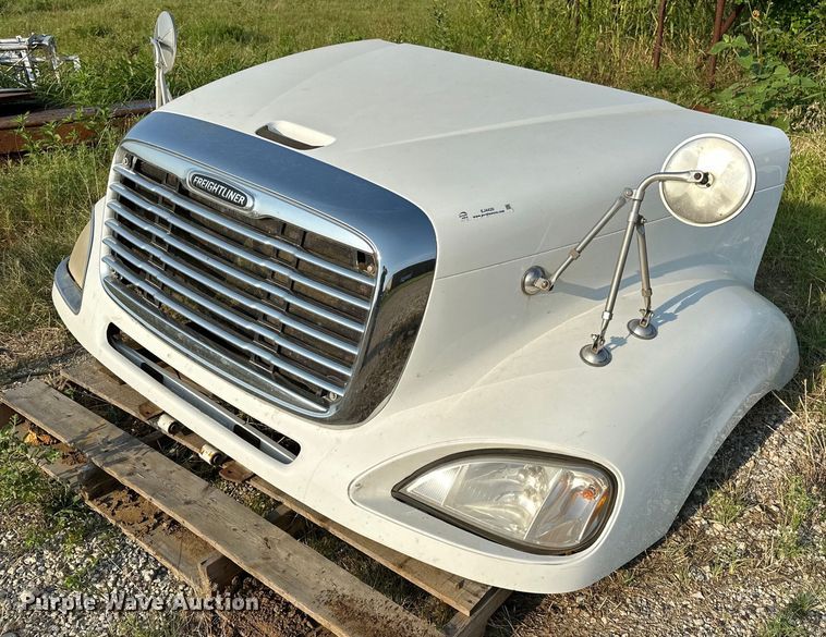 image for item EJ4420 2003 Freightliner  Columbia  hood  