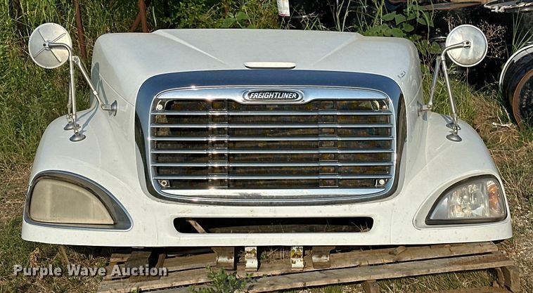 image for item EJ4420 2003 Freightliner  Columbia  hood  