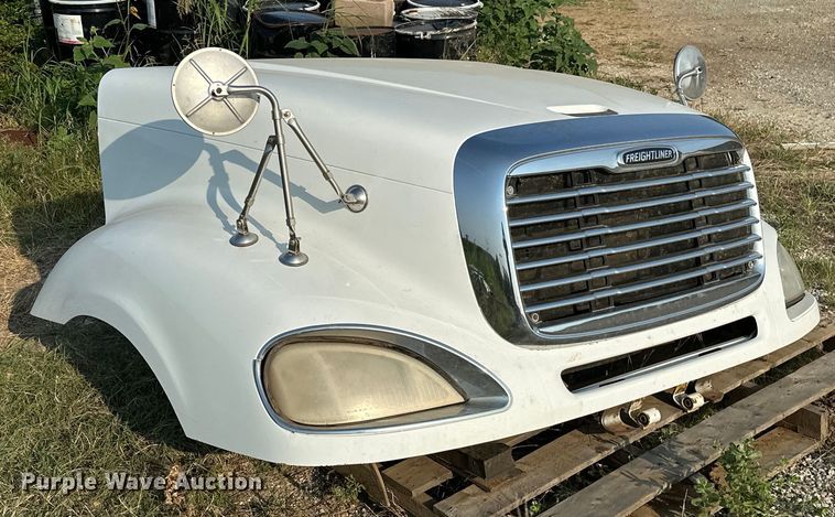 image for item EJ4420 2003 Freightliner  Columbia  hood  