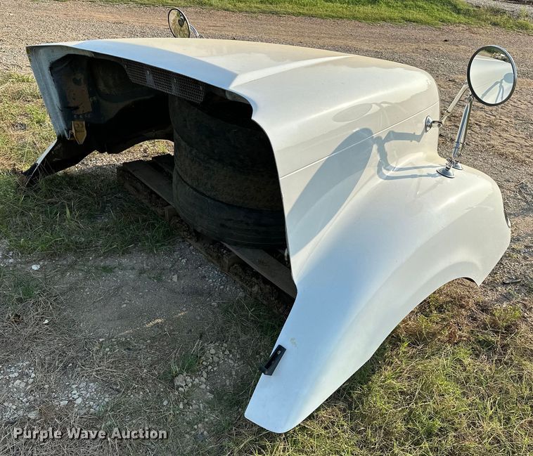 image for item EJ4420 2003 Freightliner  Columbia  hood  