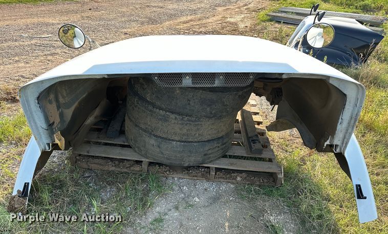 image for item EJ4420 2003 Freightliner  Columbia  hood  