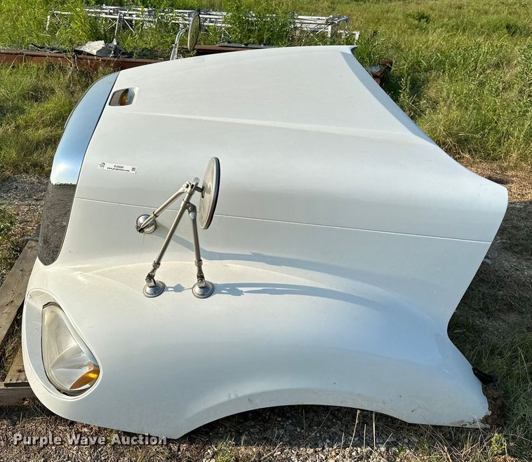 image for item EJ4420 2003 Freightliner  Columbia  hood  