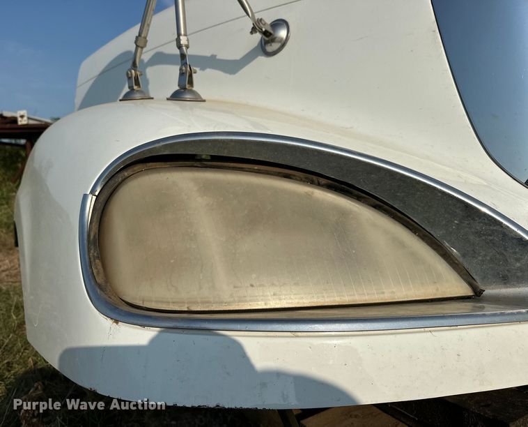 image for item EJ4420 2003 Freightliner  Columbia  hood  