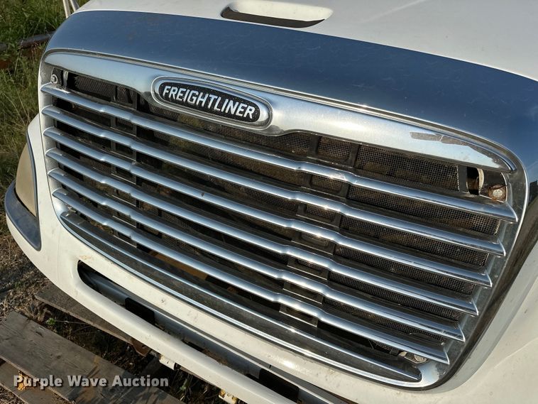 image for item EJ4420 2003 Freightliner  Columbia  hood  