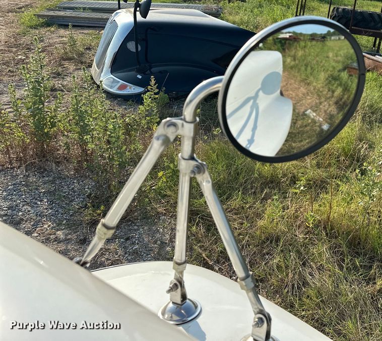 image for item EJ4420 2003 Freightliner  Columbia  hood  