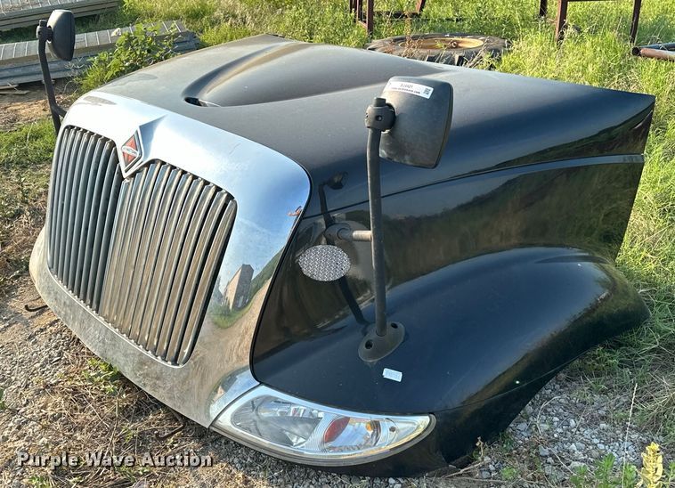 image for item EJ4421 2006 International  8600 hood