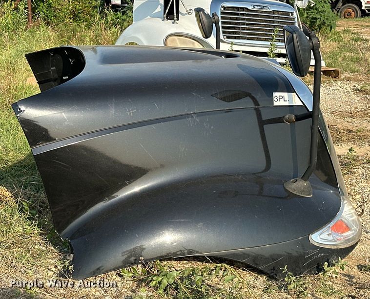 image for item EJ4421 2006 International  8600 hood