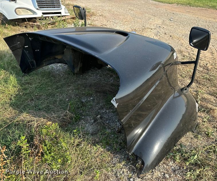 image for item EJ4421 2006 International  8600 hood