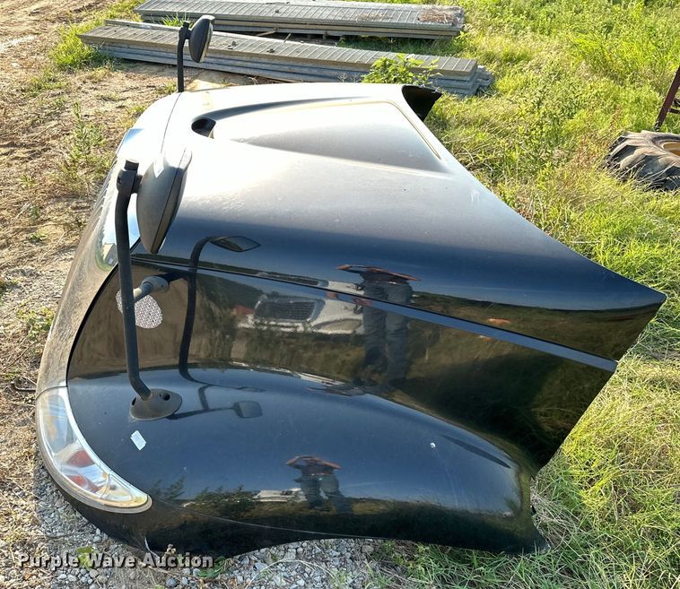 image for item EJ4421 2006 International  8600 hood