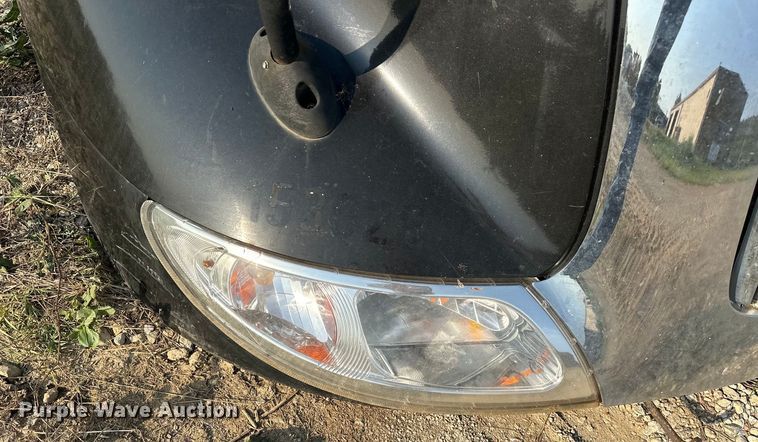 image for item EJ4421 2006 International  8600 hood