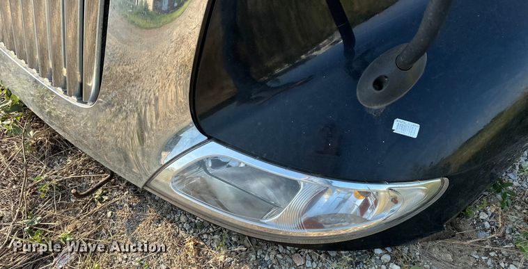 image for item EJ4421 2006 International  8600 hood