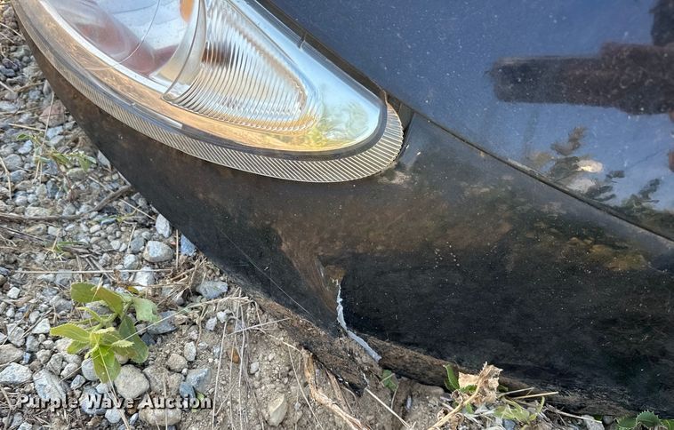 image for item EJ4421 2006 International  8600 hood