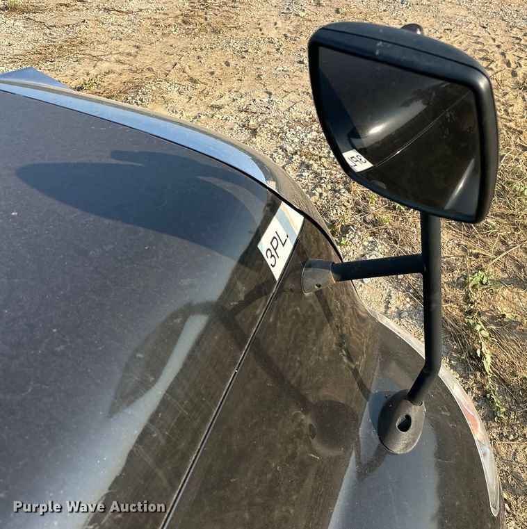 image for item EJ4421 2006 International  8600 hood