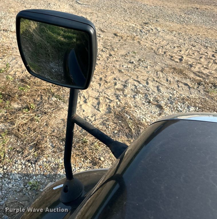 image for item EJ4421 2006 International  8600 hood