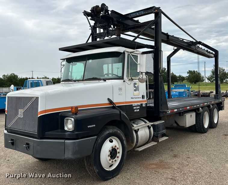 image for item EJ4435 1997 Volvo  WG64T crane truck