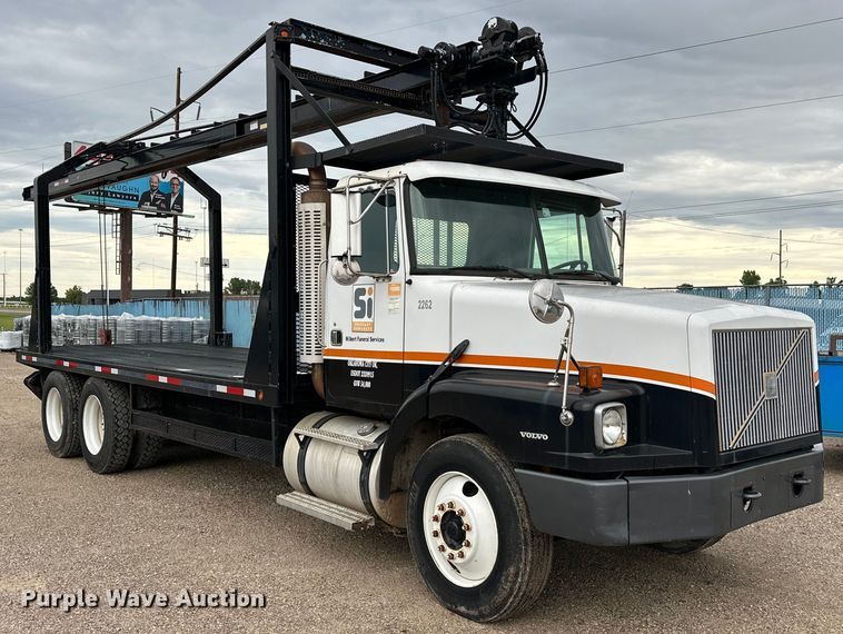 image for item EJ4435 1997 Volvo  WG64T crane truck