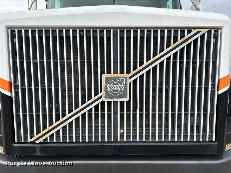 image for item EJ4435 1997 Volvo  WG64T crane truck