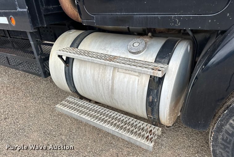 image for item EJ4435 1997 Volvo  WG64T crane truck