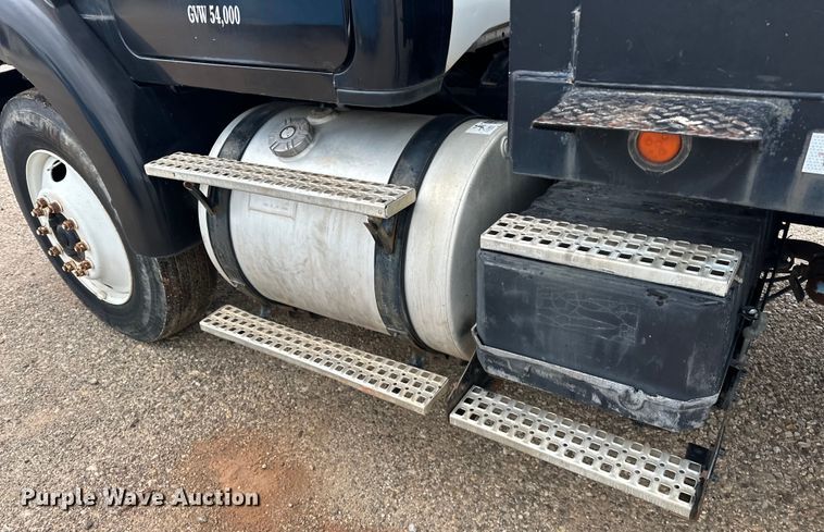 image for item EJ4435 1997 Volvo  WG64T crane truck