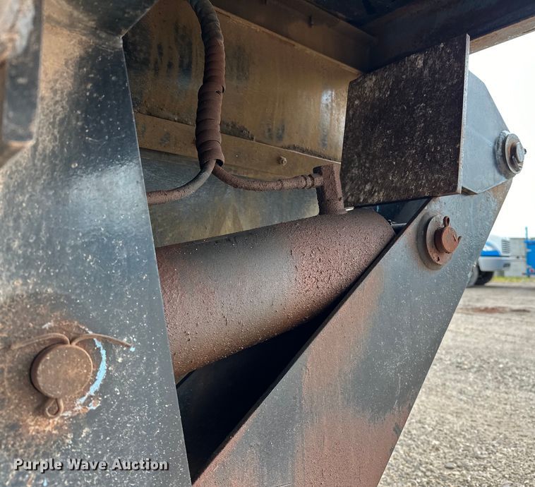 image for item EJ4435 1997 Volvo  WG64T crane truck