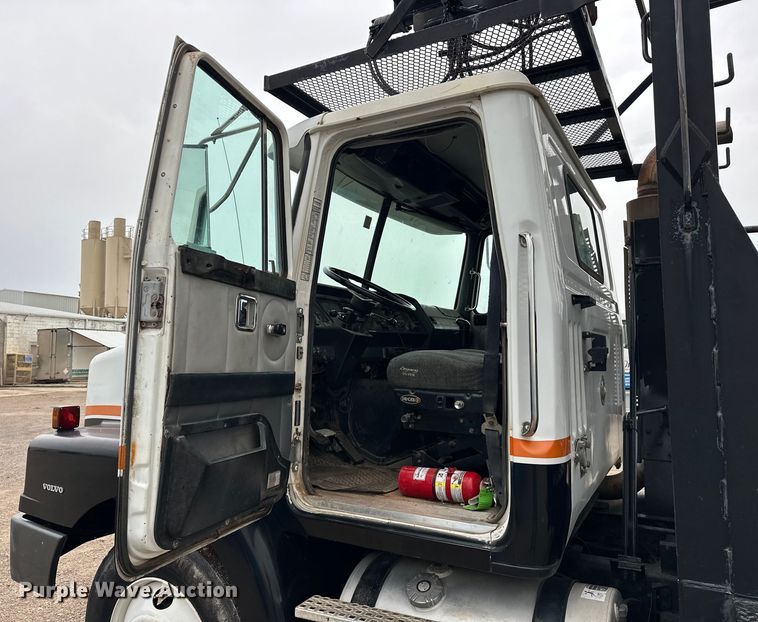 image for item EJ4435 1997 Volvo  WG64T crane truck