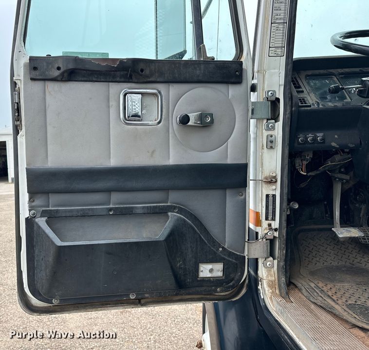 image for item EJ4435 1997 Volvo  WG64T crane truck