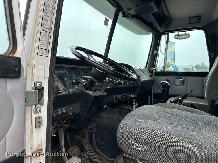 image for item EJ4435 1997 Volvo  WG64T crane truck