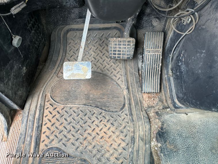 image for item EJ4435 1997 Volvo  WG64T crane truck